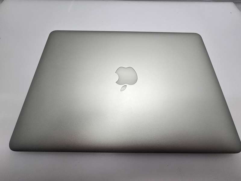 MacBook Air "Core i5" 13-Inch 8GB RAM 256SSD Silver ( Early 2015)