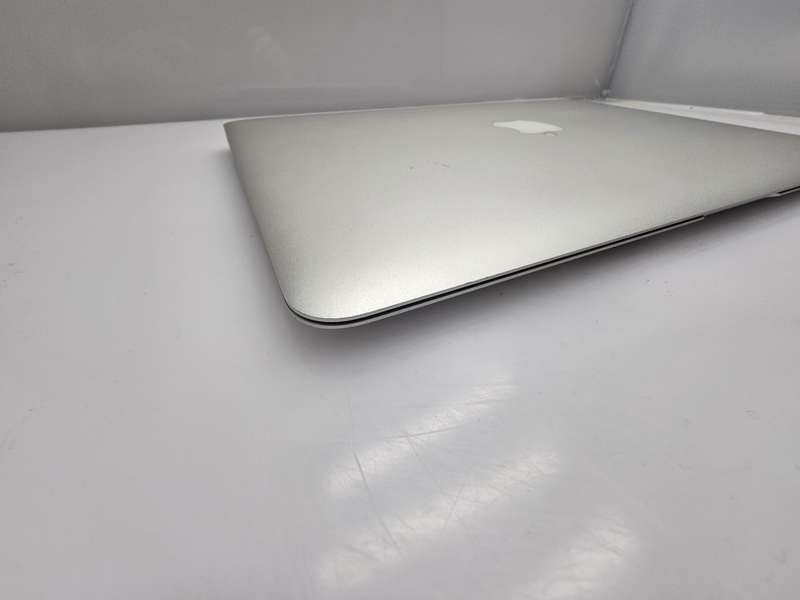 MacBook Air "Core i5" 13-Inch 8GB RAM 256SSD Silver ( Early 2015)