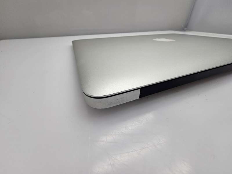 MacBook Air "Core i5" 13-Inch 8GB RAM 256SSD Silver ( Early 2015)