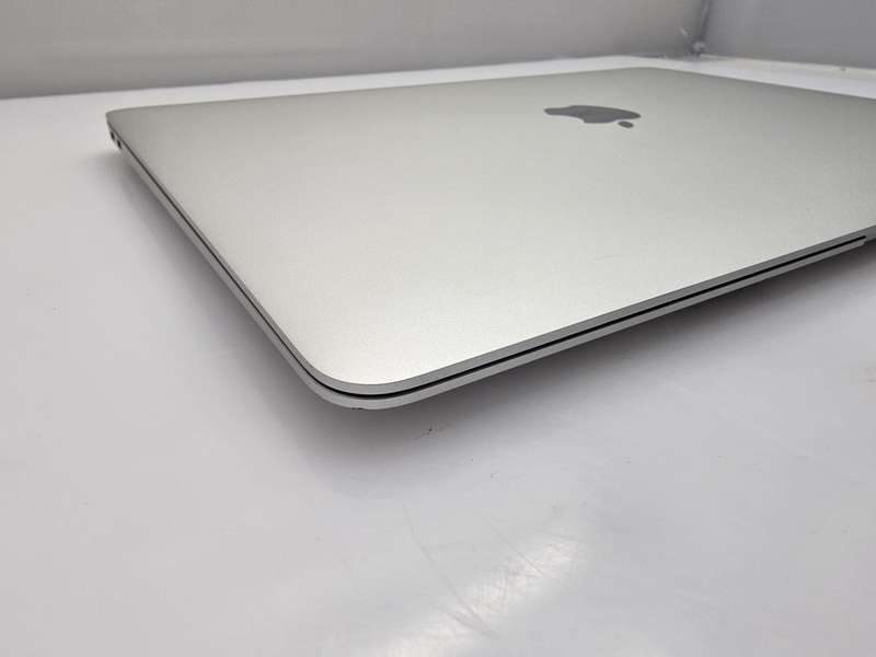 MacBook Air "M1" 8GPU/8CPU 8GB RAM 256GB SSD 13-Inch (2020) Silver (12 Month Warranty)