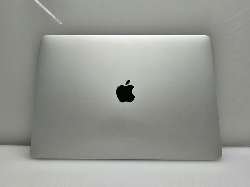 MacBook Air "M1" 8GPU/8CPU 8GB RAM 256GB SSD 13-Inch (2020) Silver (12 Month Warranty)