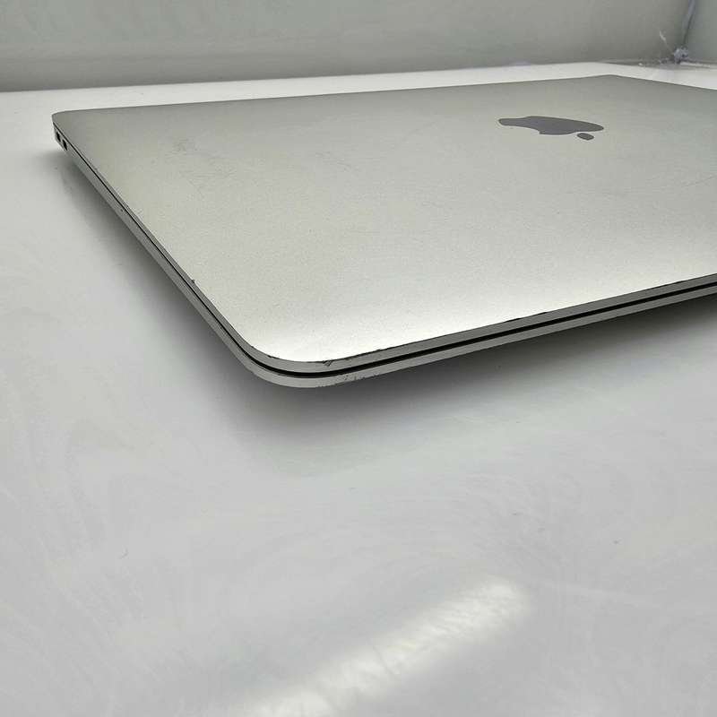 MacBook Air 13" (2019)  Core i5 | 8GB RAM | 128GB SSD | True Tone | Webcam Faulty  B Grade