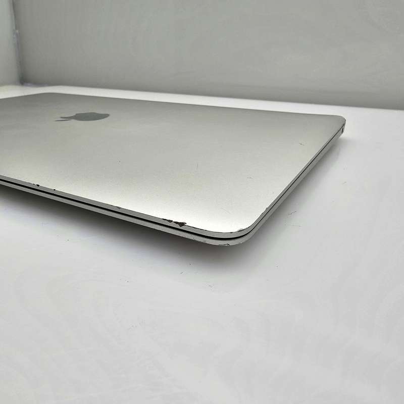 MacBook Air 13" (2019)  Core i5 | 8GB RAM | 128GB SSD | True Tone | Webcam Faulty  B Grade