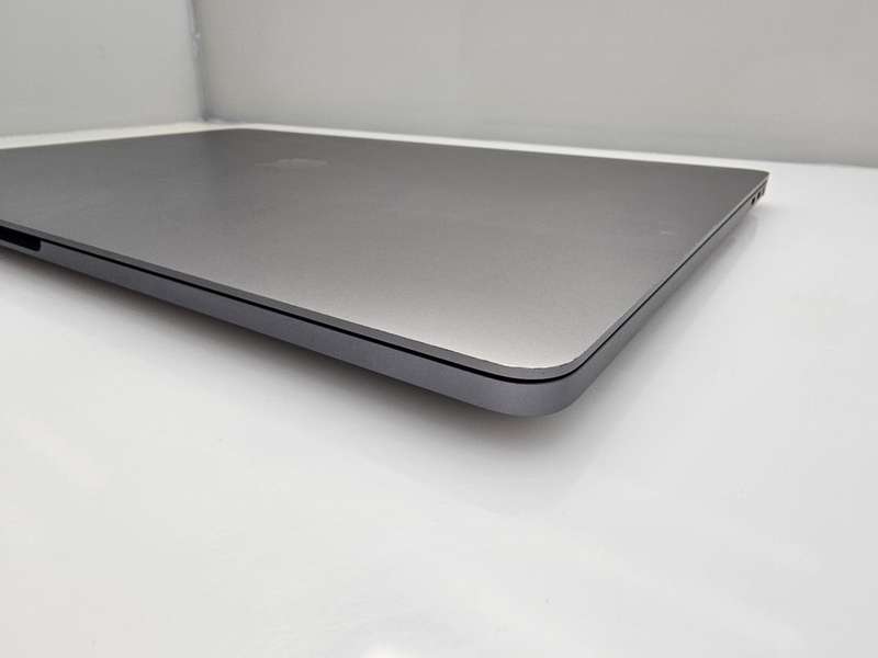 MacBook Pro "Core i7" 16-Inch 16GB RAM 512GB SSD (2019) No Camera| No TouchBar Space Grey