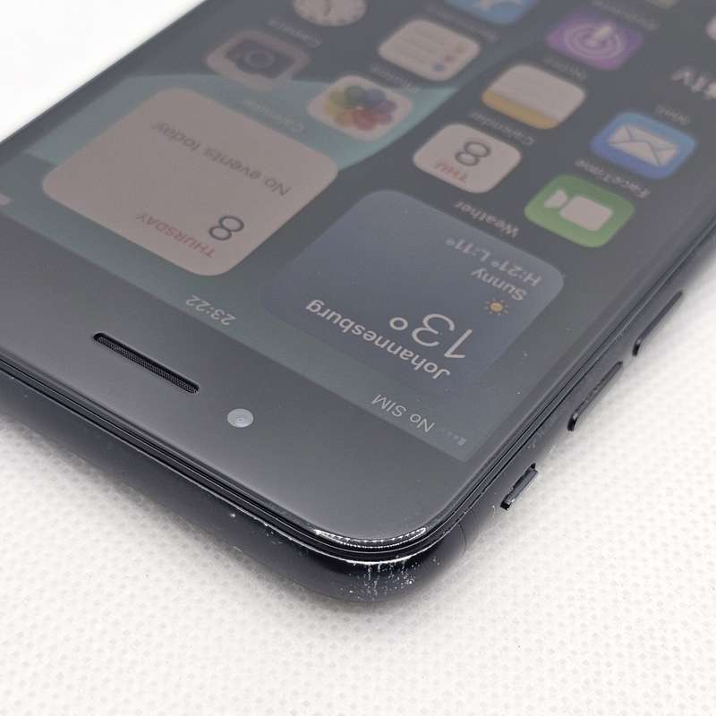 iPhone SE 2020 64GB Cracked Home Button Black (3 Month Warranty)