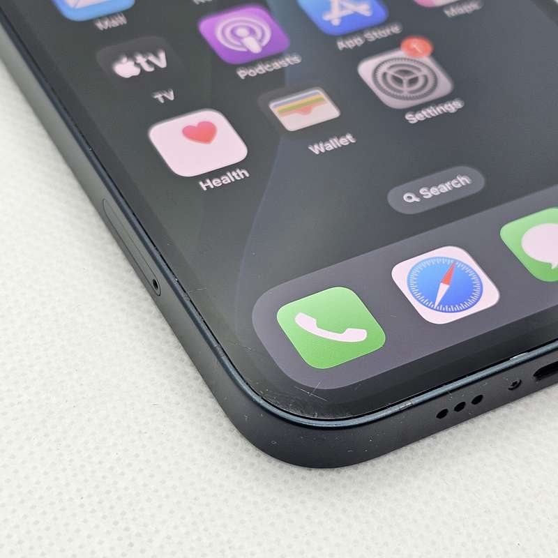 iPhone 13 128GB Midnight (6 Month Warranty) + Screen Protector Bundle Value: R200