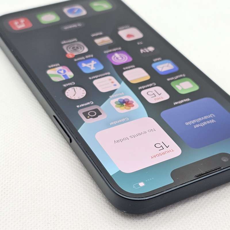 iPhone 13 128GB Midnight (6 Month Warranty) + Screen Protector Bundle Value: R200