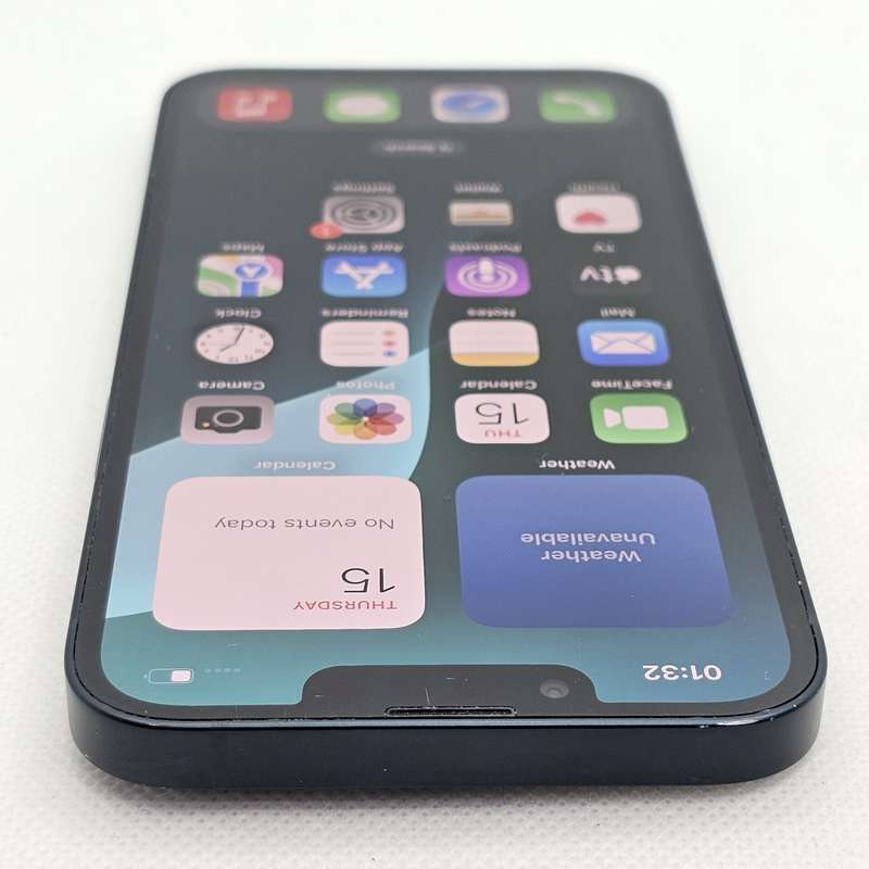iPhone 13 128GB Midnight (6 Month Warranty) + Screen Protector Bundle Value: R200