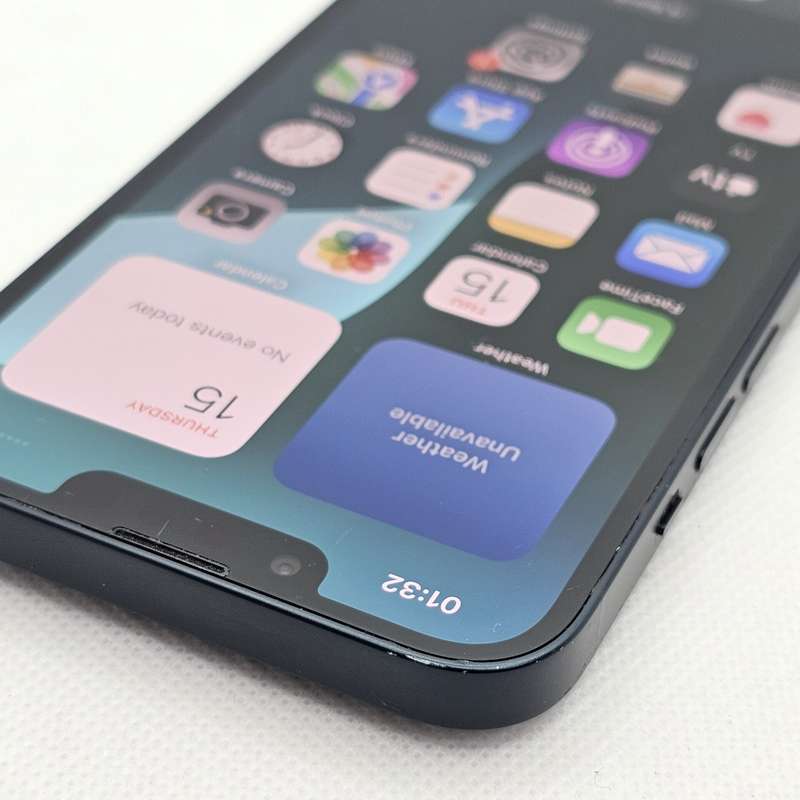 iPhone 13 128GB Midnight (6 Month Warranty) + Screen Protector Bundle Value: R200