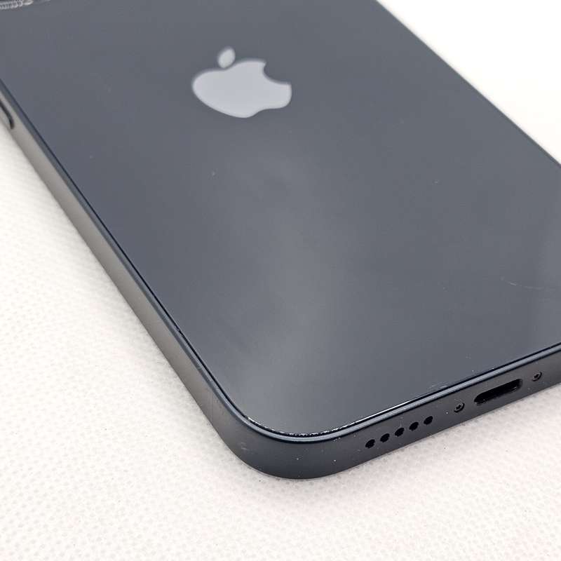 iPhone 13 128GB Midnight (6 Month Warranty) + Screen Protector Bundle Value: R200