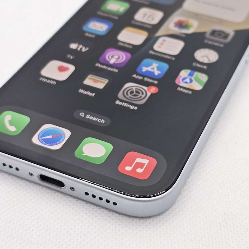 iPhone 15 128GB Dark Spot Blue (12 Month Warranty) + Screen Protector Bundle Value: R200