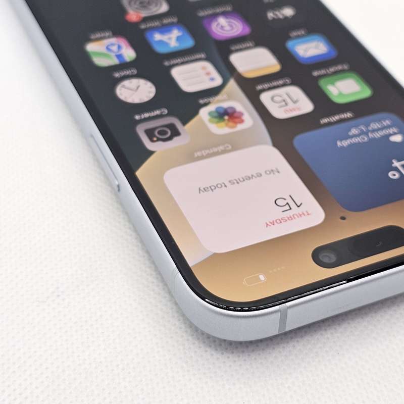 iPhone 15 128GB Dark Spot Blue (12 Month Warranty) + Screen Protector Bundle Value: R200