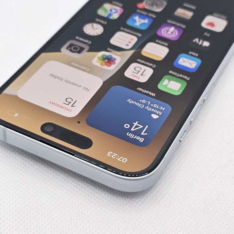 iPhone 15 128GB Dark Spot Blue (12 Month Warranty) + Screen Protector Bundle Value: R200