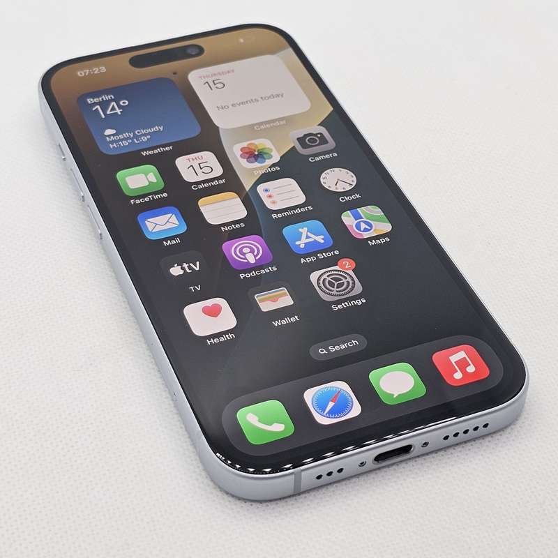 iPhone 15 128GB Dark Spot Blue (12 Month Warranty) + Screen Protector Bundle Value: R200