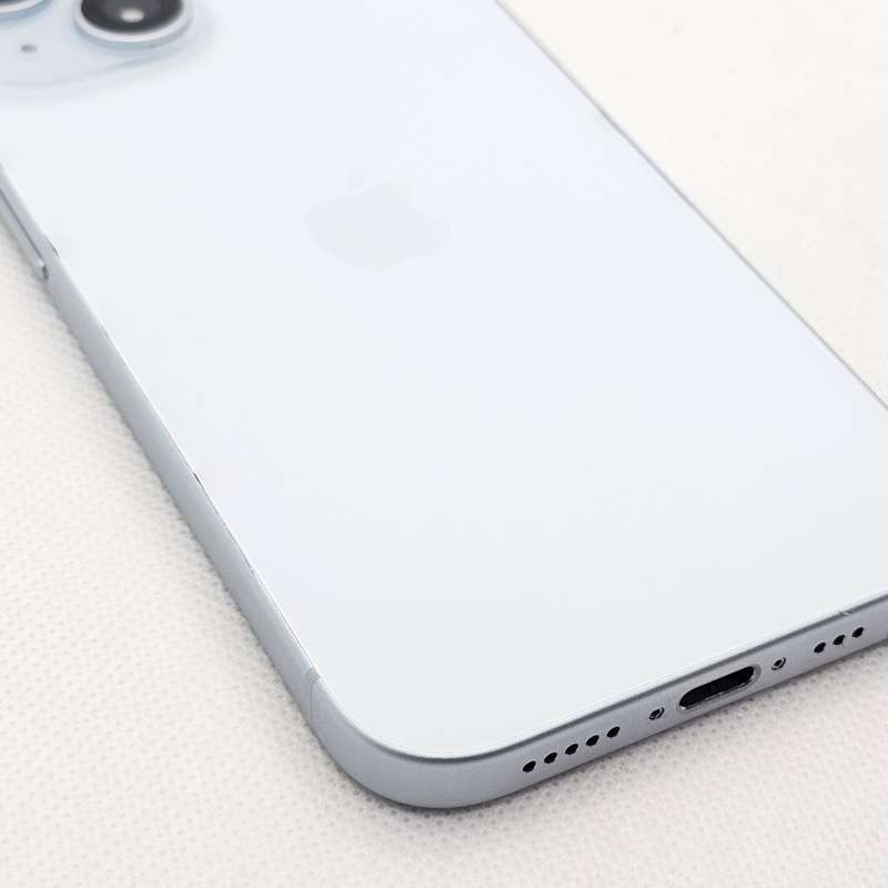 iPhone 15 128GB Dark Spot Blue (12 Month Warranty) + Screen Protector Bundle Value: R200