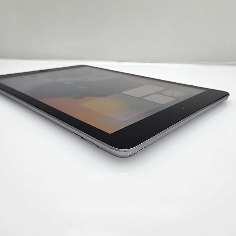 iPad 9.7" 5th Gen 32GB (Wifi Only) No Home Button| No Touch ID Silver