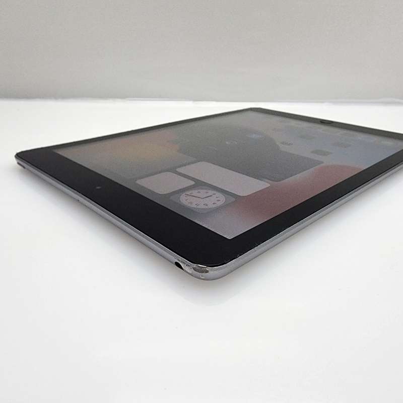 iPad 9.7" 5th Gen 32GB (Wifi Only) No Home Button| No Touch ID Silver