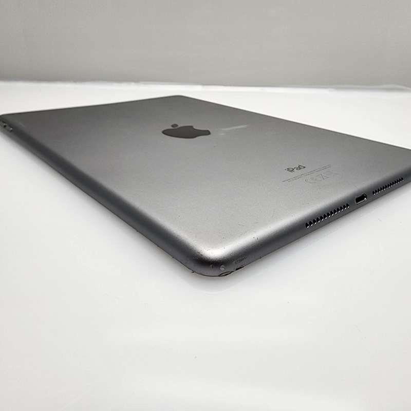 iPad 9.7" 5th Gen 32GB (Wifi Only) No Home Button| No Touch ID Silver