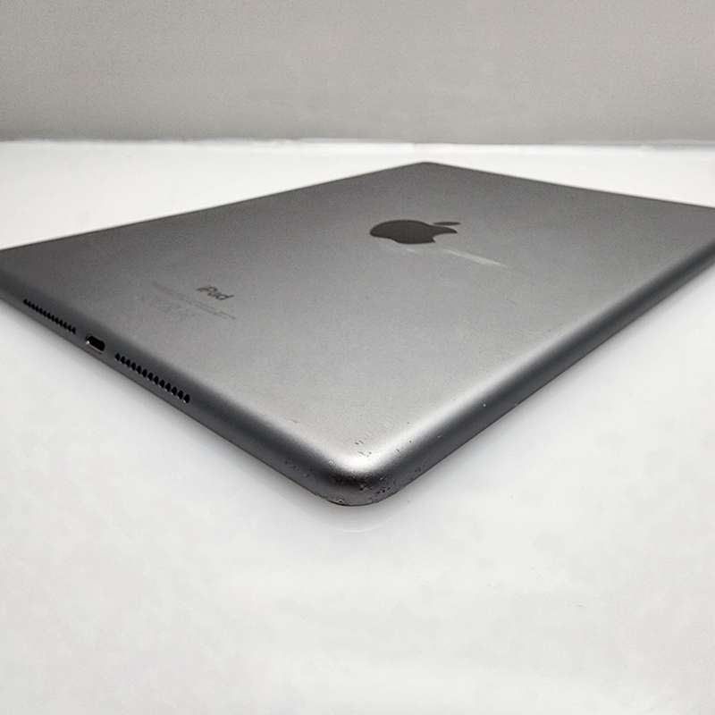 iPad 9.7" 5th Gen 32GB (Wifi Only) No Home Button| No Touch ID Silver