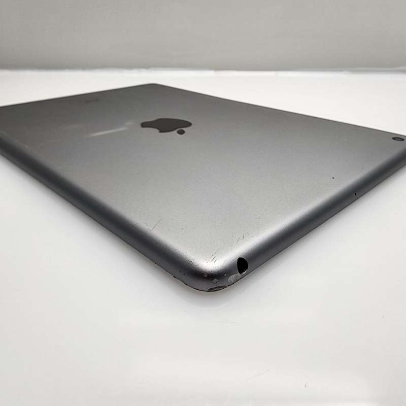 iPad 9.7" 5th Gen 32GB (Wifi Only) No Home Button| No Touch ID Silver