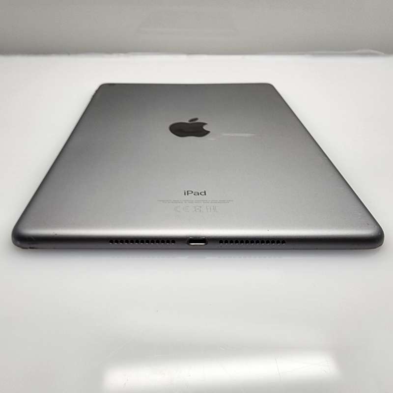 iPad 9.7" 5th Gen 32GB (Wifi Only) No Home Button| No Touch ID Silver