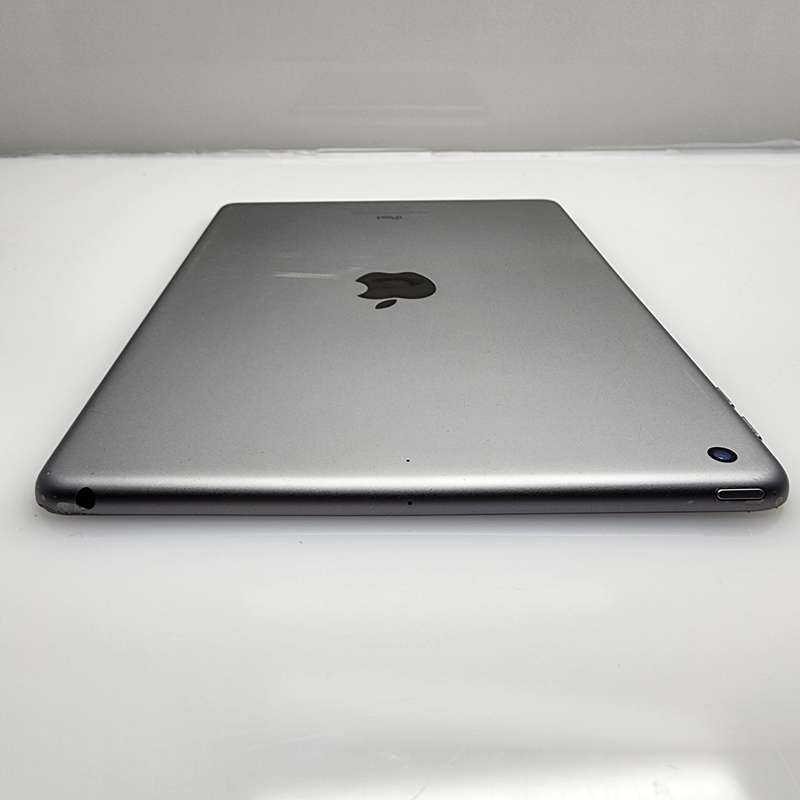 iPad 9.7" 5th Gen 32GB (Wifi Only) No Home Button| No Touch ID Silver