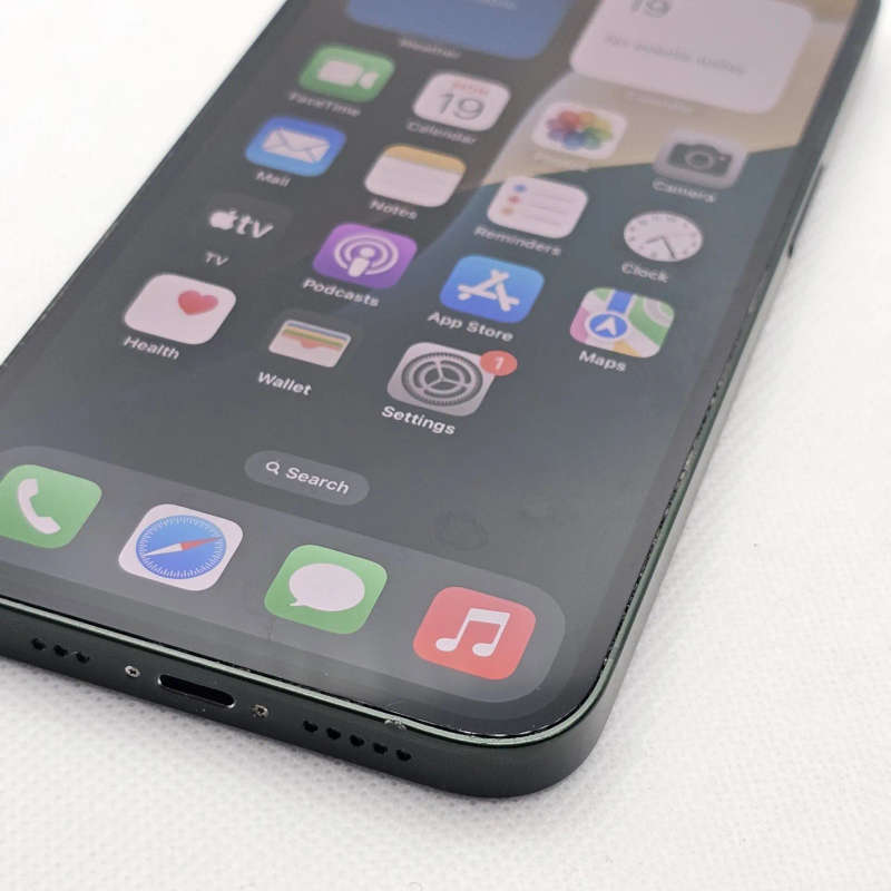 iPhone 13 128GB Green (6 Month Warranty) + Screen Protector Bundle Value: R200