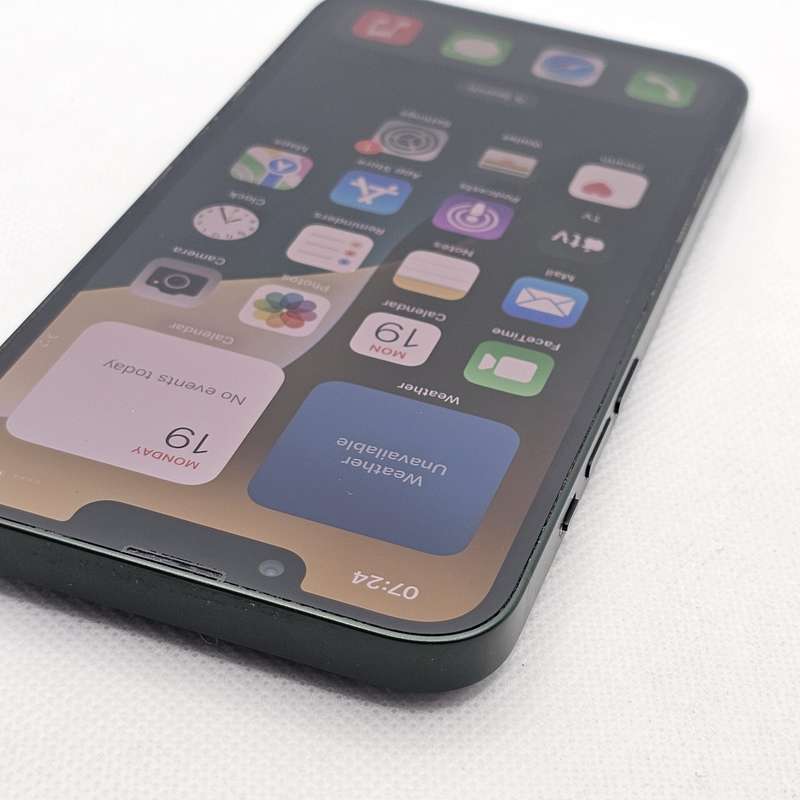 iPhone 13 128GB Green (6 Month Warranty) + Screen Protector Bundle Value: R200