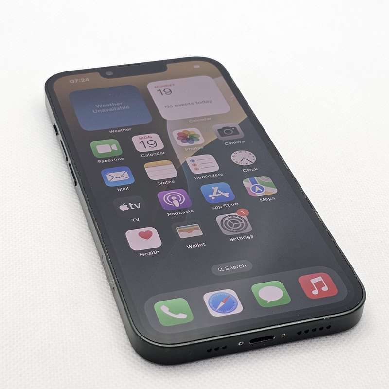 iPhone 13 128GB Green (6 Month Warranty) + Screen Protector Bundle Value: R200