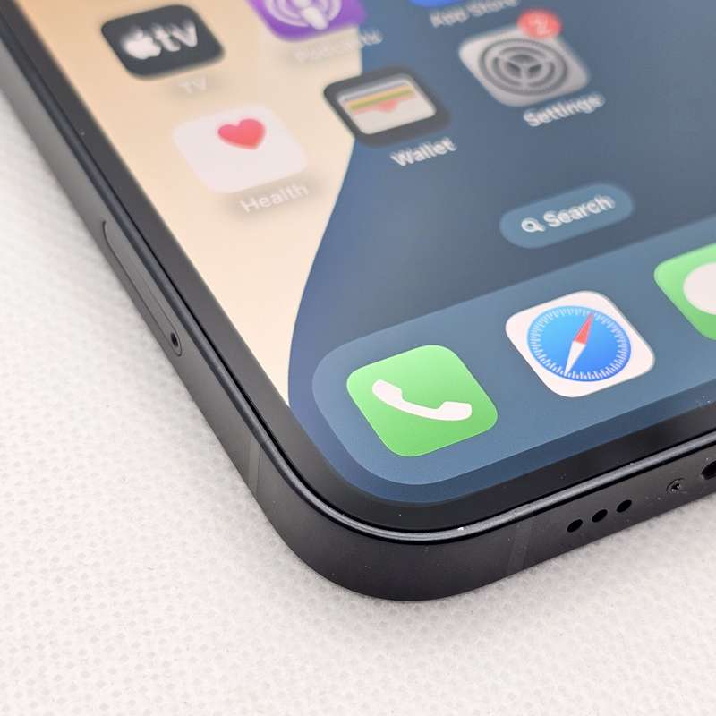 iPhone 13 128GB Midnight (6 Month Warranty) + Screen Protector Bundle Value: R200