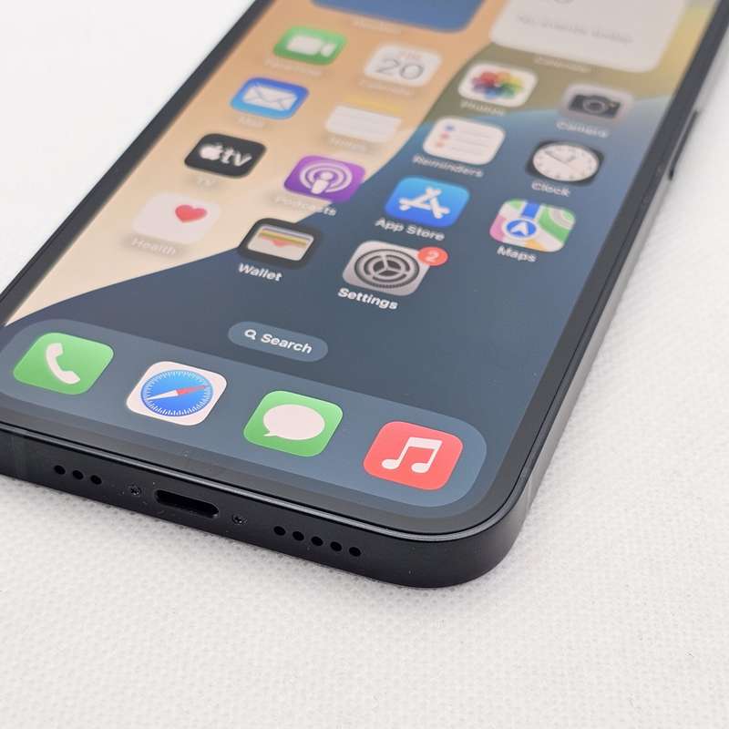 iPhone 13 128GB Midnight (6 Month Warranty) + Screen Protector Bundle Value: R200
