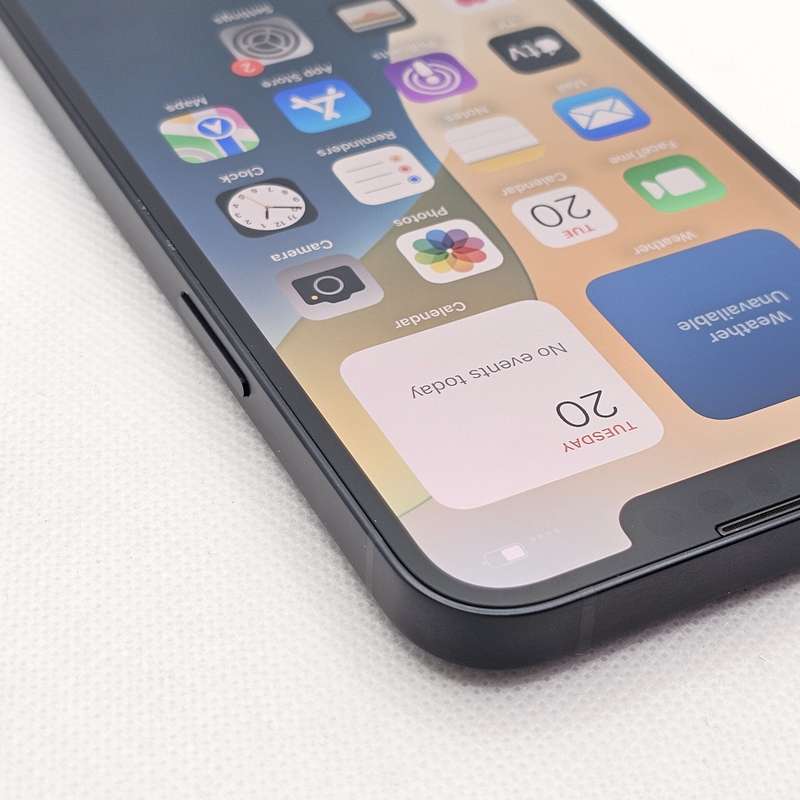 iPhone 13 128GB Midnight (6 Month Warranty) + Screen Protector Bundle Value: R200