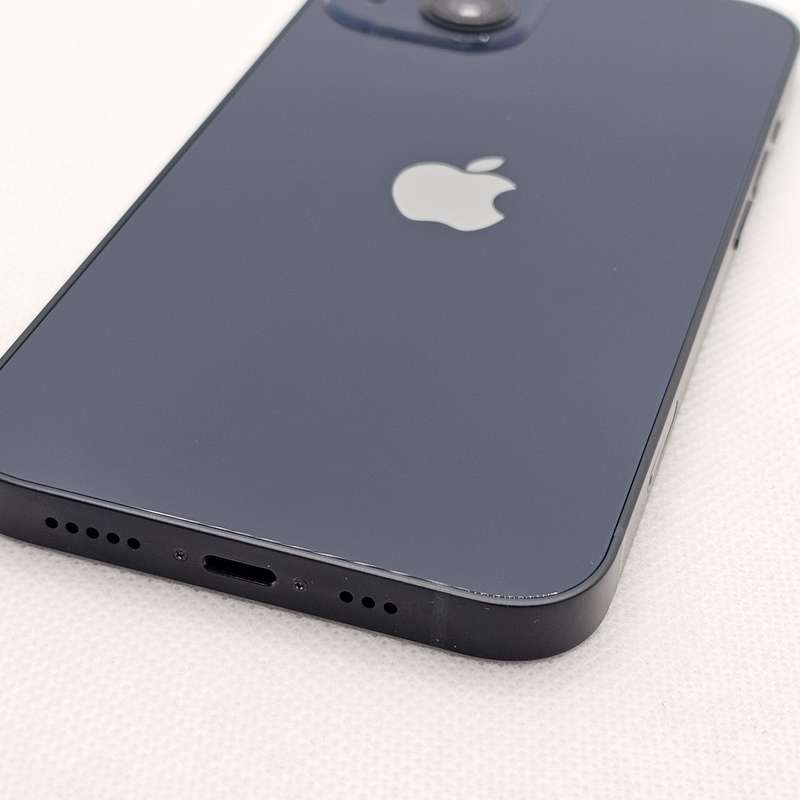 iPhone 13 128GB Midnight (6 Month Warranty) + Screen Protector Bundle Value: R200