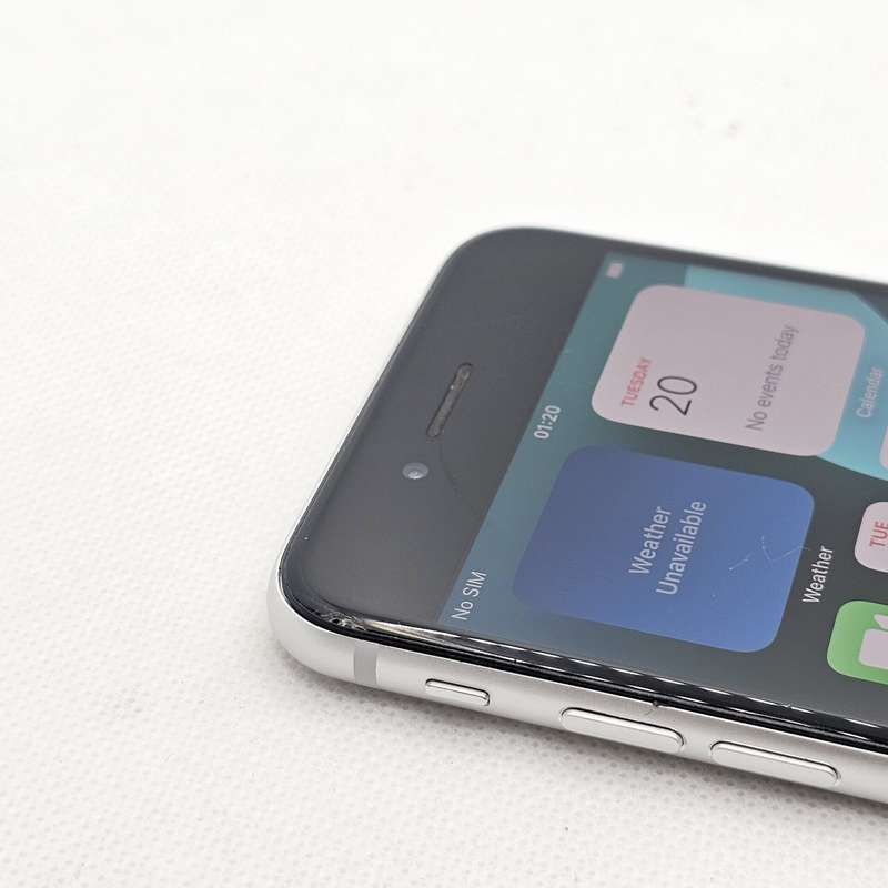 iPhone SE 2020 64GB Chipped Screen White (3 Month Warranty)