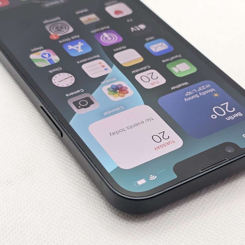 iPhone 14 128GB Midnight (12 Month Warranty) + Screen Protector Bundle Value: R200