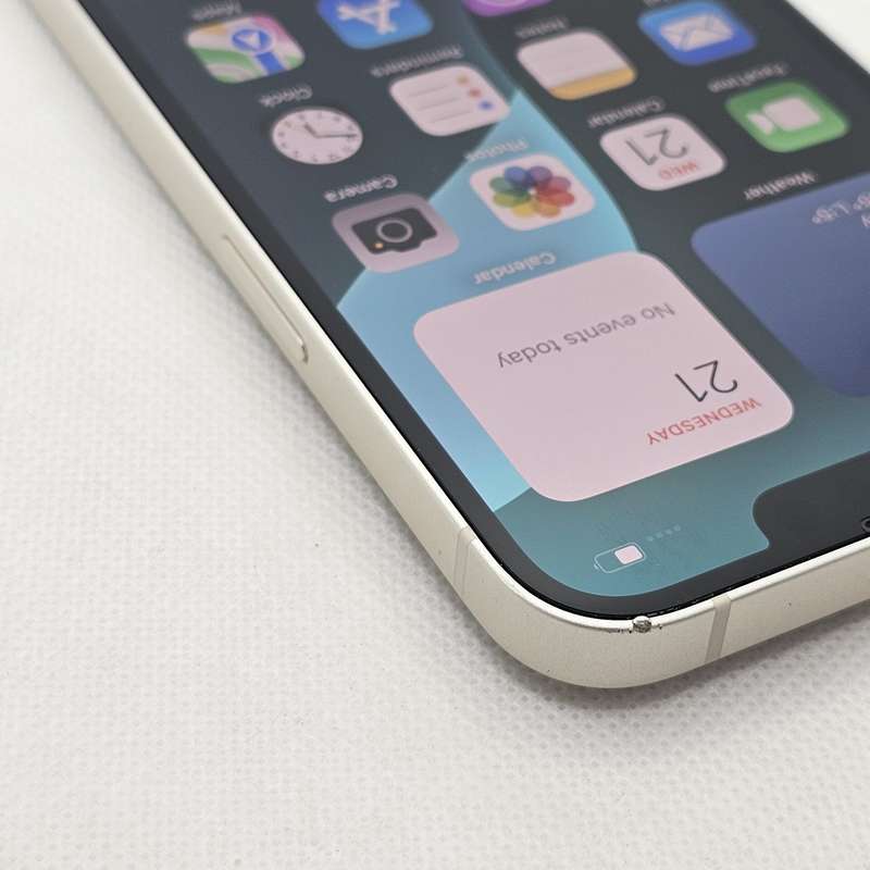 iPhone 13 128GB Starlight (6 Month Warranty) + Screen Protector Bundle Value: R200
