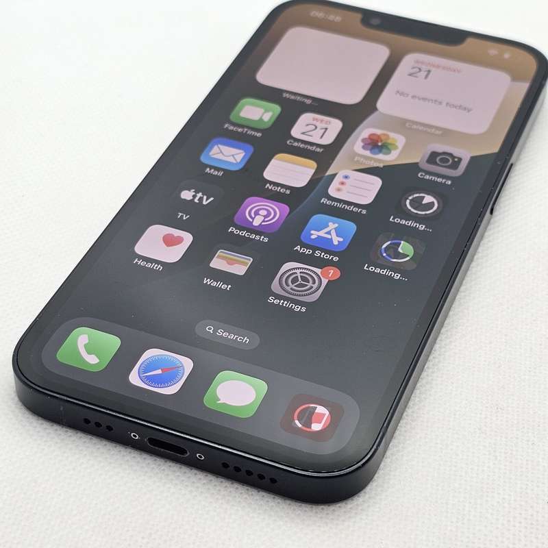 iPhone 13 128GB Midnight (6 Month Warranty) + Screen Protector Bundle Value: R200
