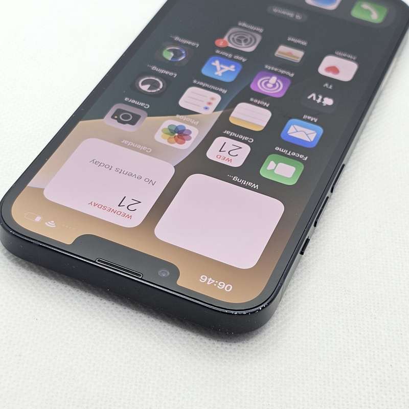iPhone 13 128GB Midnight (6 Month Warranty) + Screen Protector Bundle Value: R200