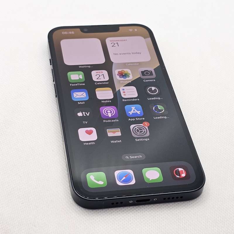 iPhone 13 128GB Midnight (6 Month Warranty) + Screen Protector Bundle Value: R200
