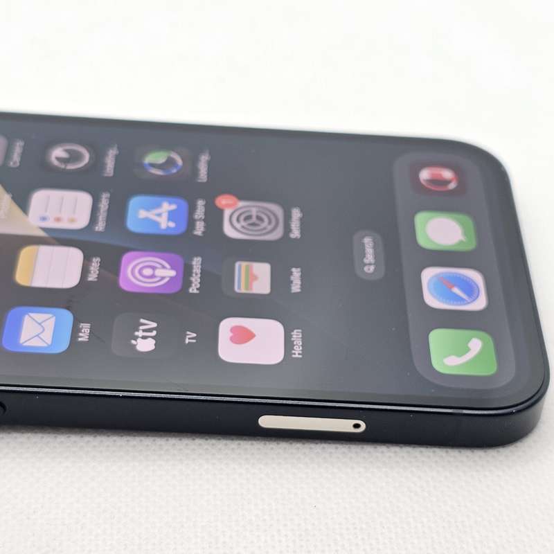 iPhone 13 128GB Midnight (6 Month Warranty) + Screen Protector Bundle Value: R200