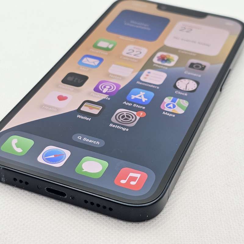 iPhone 13 128GB Midnight (6 Month Warranty) + Screen Protector Bundle Value: R200