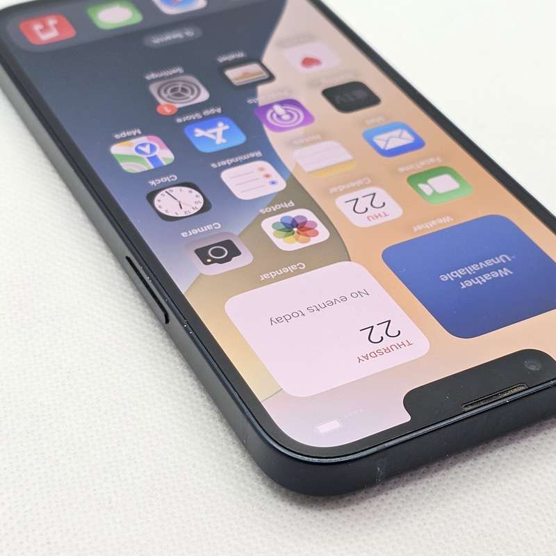 iPhone 13 128GB Midnight (6 Month Warranty) + Screen Protector Bundle Value: R200