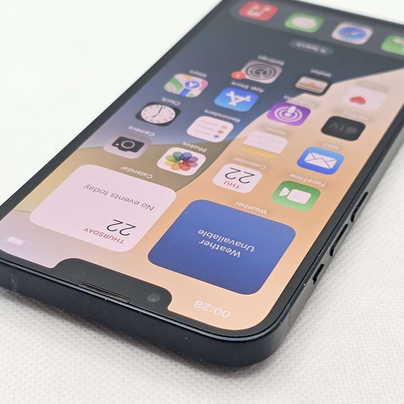 iPhone 13 128GB Midnight (6 Month Warranty) + Screen Protector Bundle Value: R200