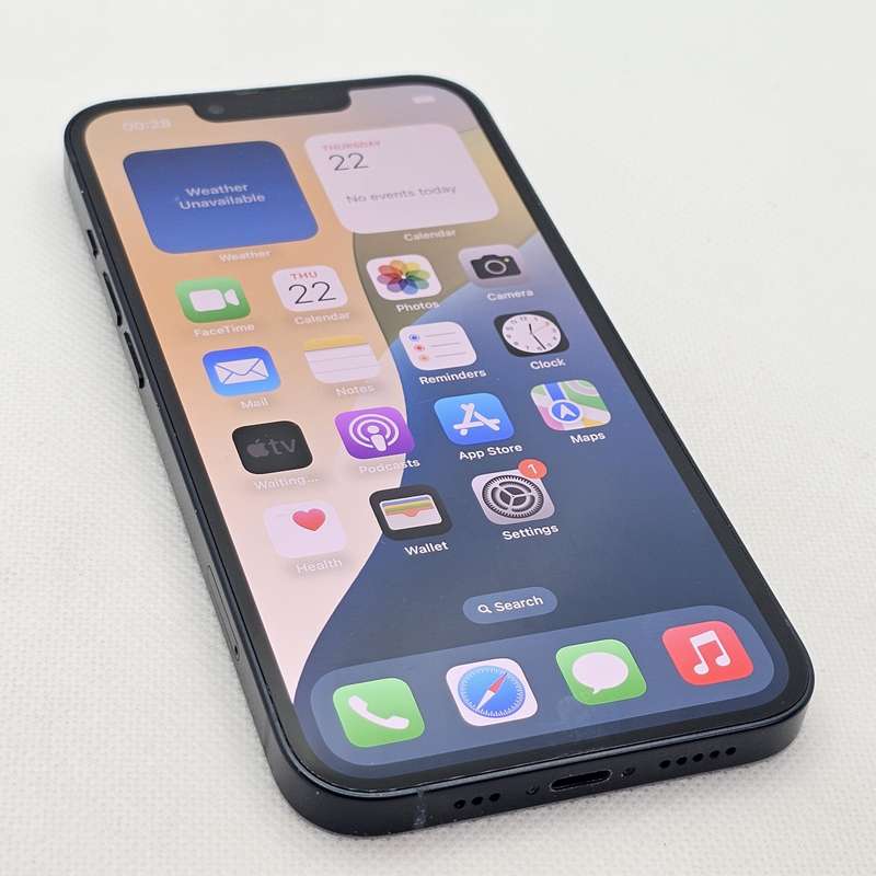 iPhone 13 128GB Midnight (6 Month Warranty) + Screen Protector Bundle Value: R200
