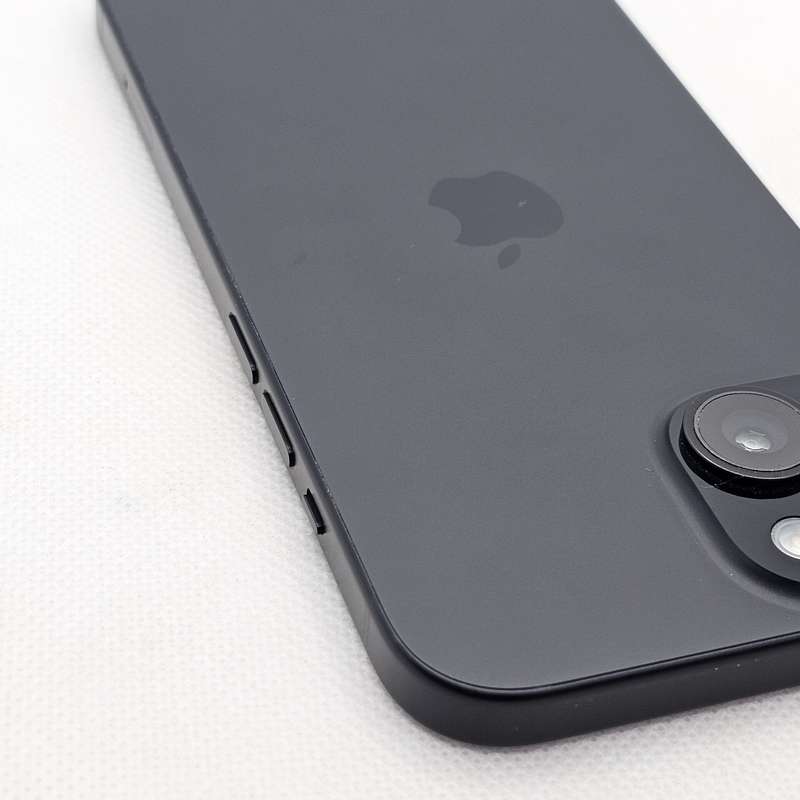 iPhone 15 128GB Black (12 Month Warranty)  + Screen Protector Bundle Value: R200