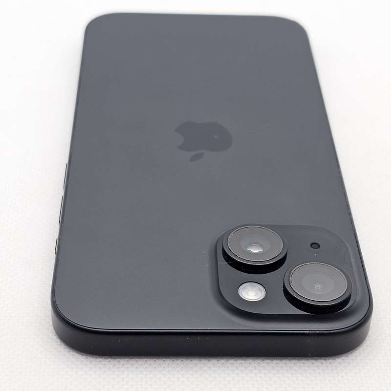 iPhone 15 128GB Black (12 Month Warranty)  + Screen Protector Bundle Value: R200