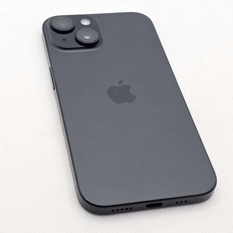 iPhone 15 128GB Black (12 Month Warranty)  + Screen Protector Bundle Value: R200