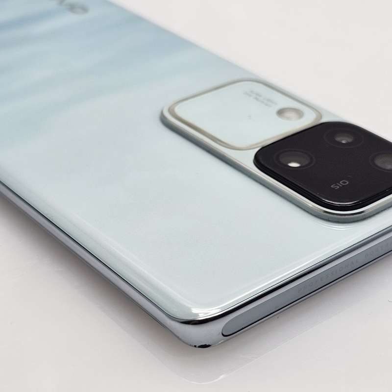 Vivo V30 512GB Dual Sim Aqua (6 Month Warranty) - Mint Condition