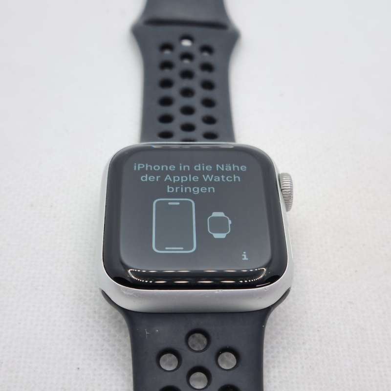 Apple Watch Series 4 40mm GPS Only Silver (3 Month Warranty)  With Black Nike Straps