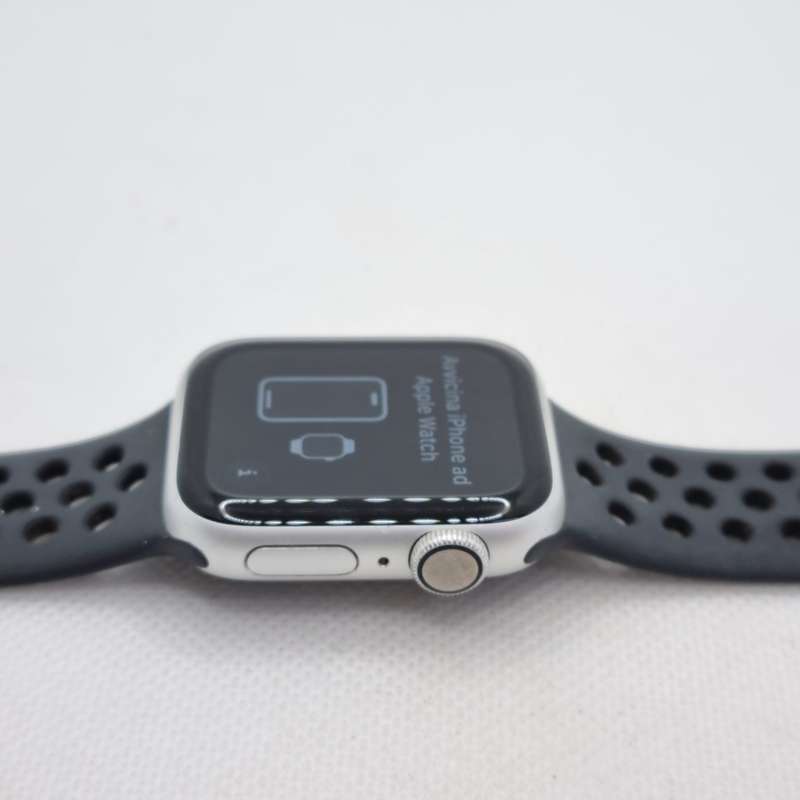 Apple Watch Series 4 40mm GPS Only Silver (3 Month Warranty)  With Black Nike Straps